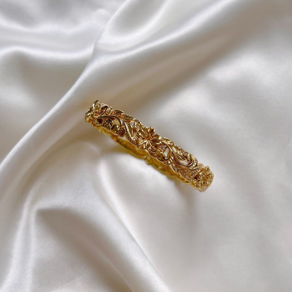 Alaka'i Hibiscus Heirloom Cutout Bangle